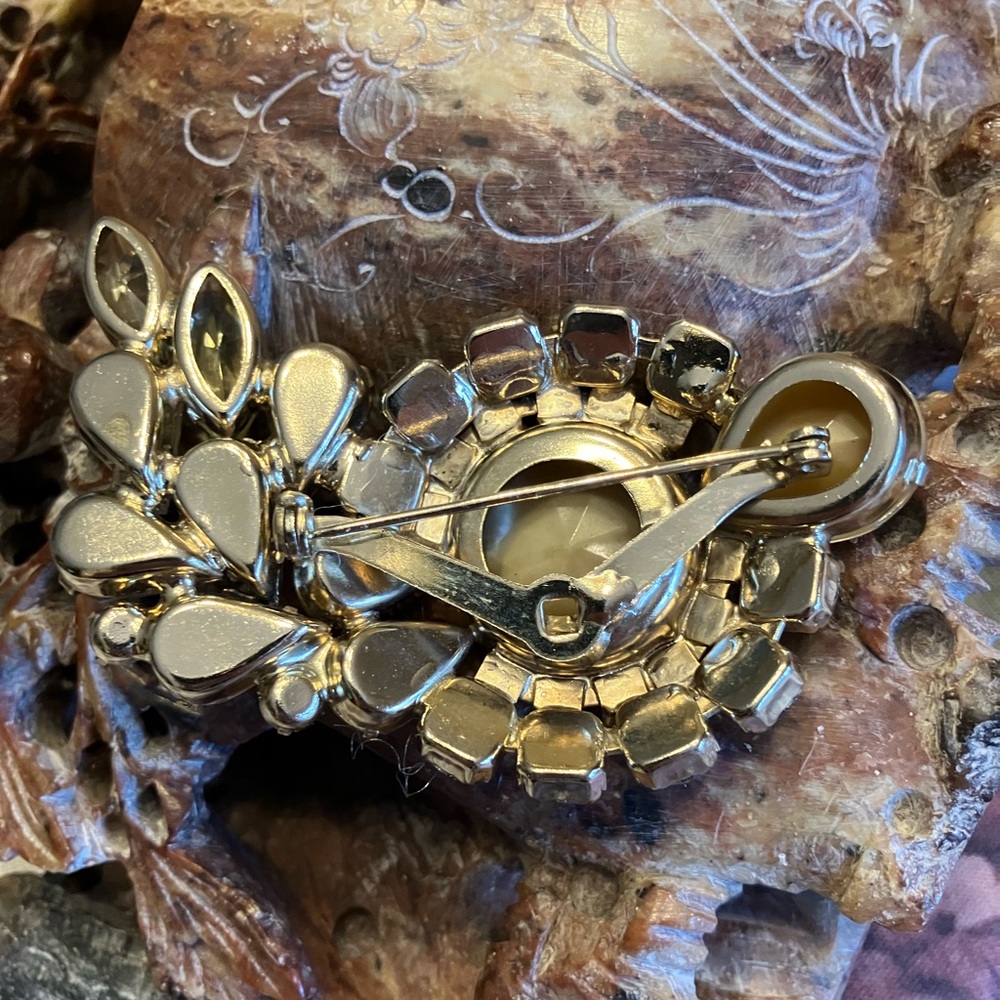 AURORA BOREALIS CRYSTAL PRONG SET STONES WITH MOON GLOW AND CABUCHONS BROOCH - Picture 6 of 12